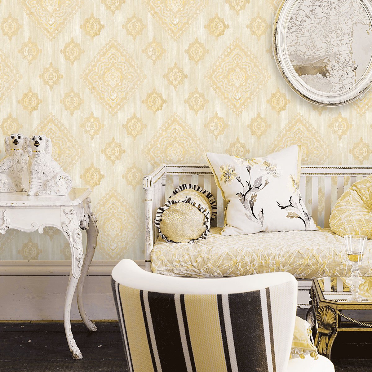 Leana Gold Medallion Wallpaper