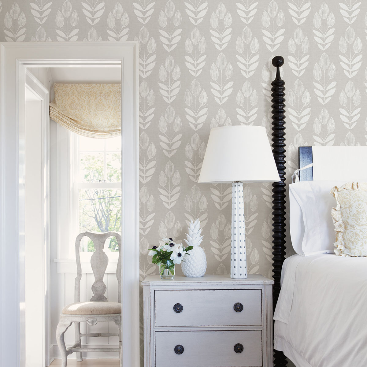 Garland Grey Block Tulip Wallpaper