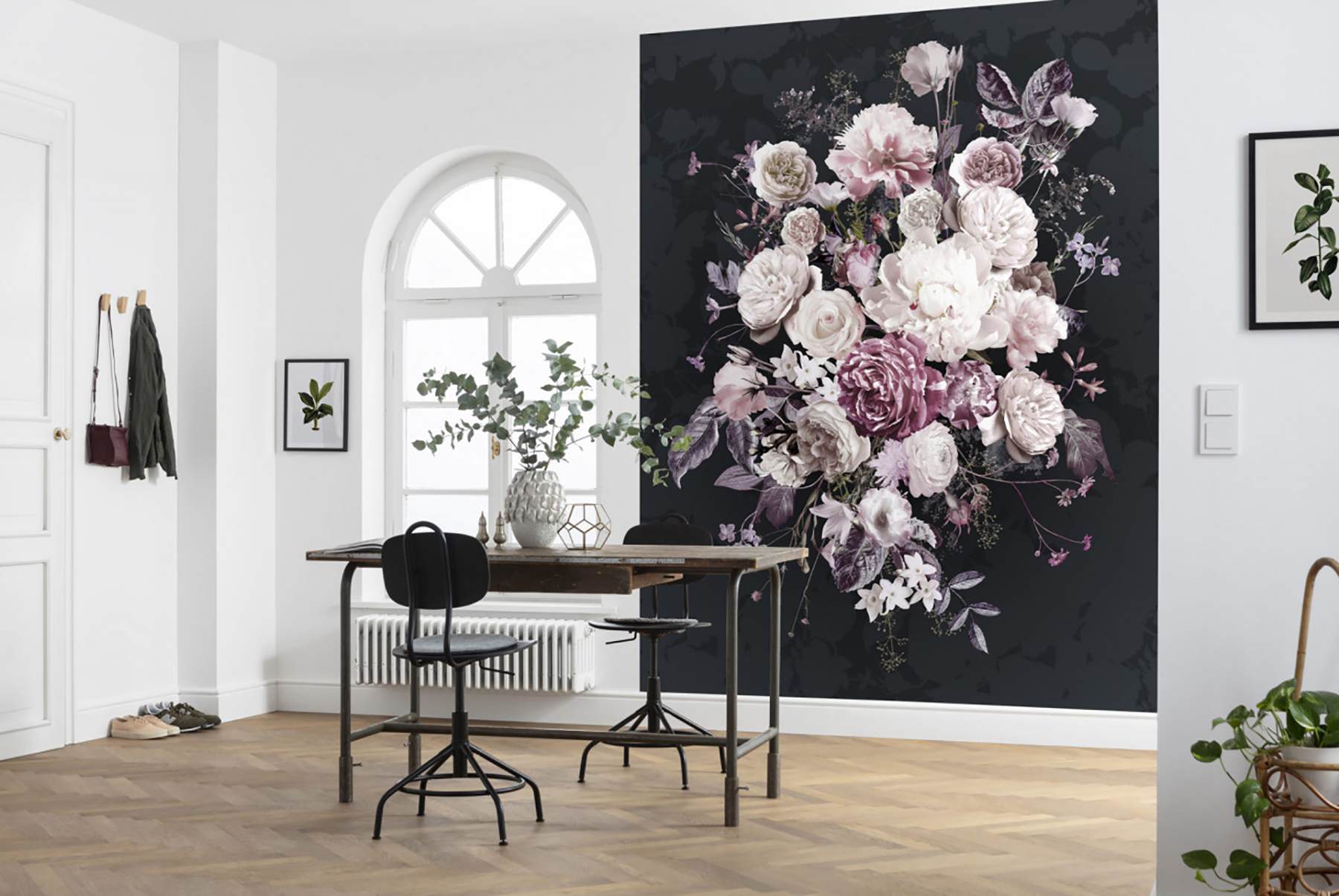 Bouquet Noir Wall Mural