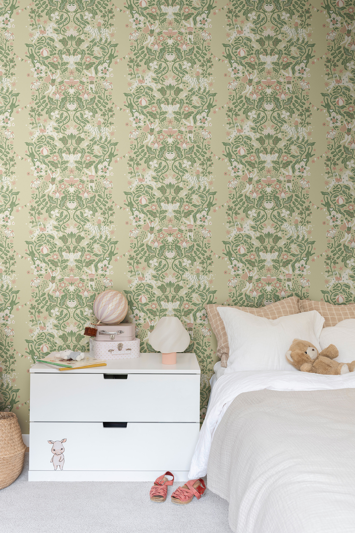 Cirkus Light Green Wallpaper