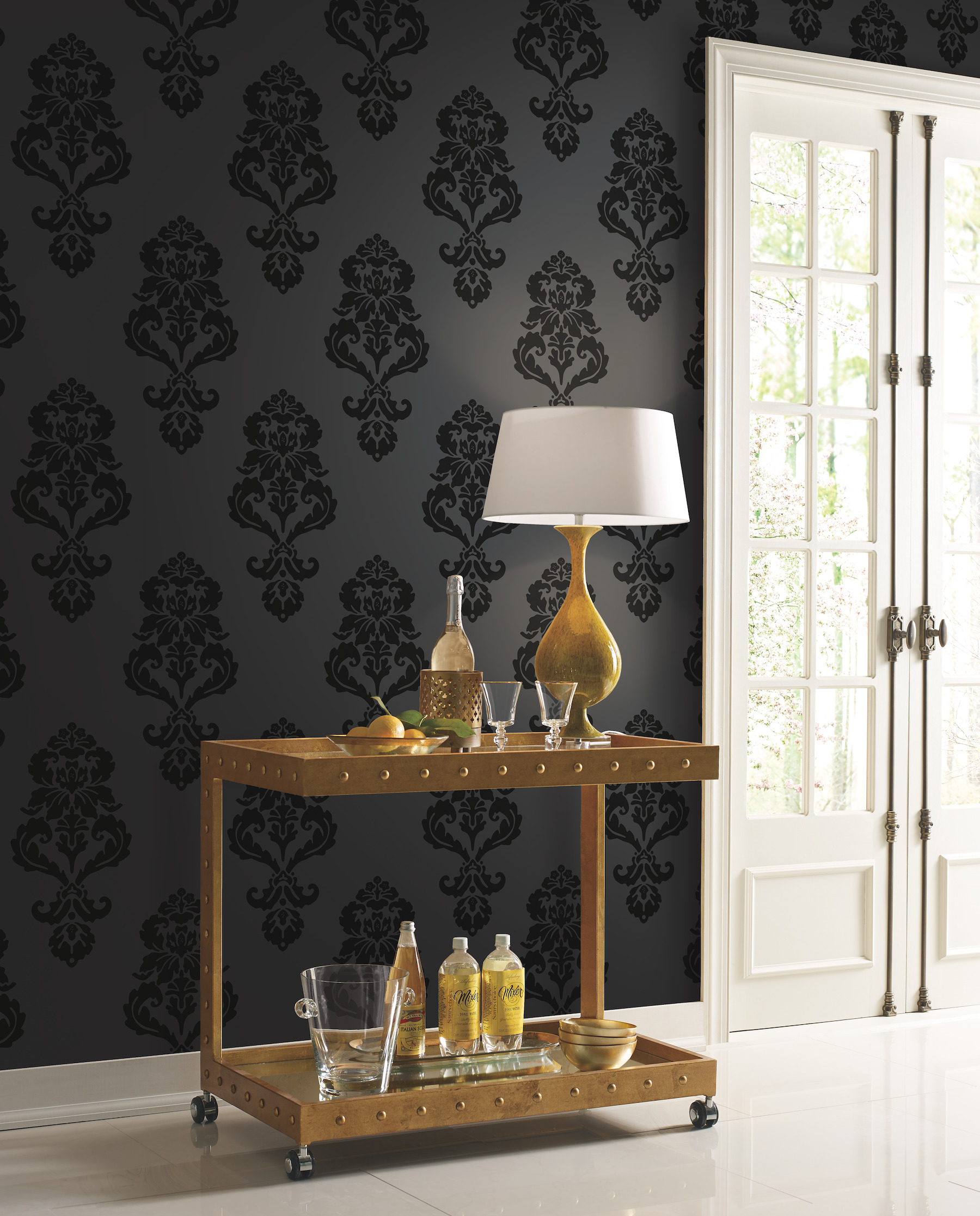 Graphic Damask Black Wallpaper