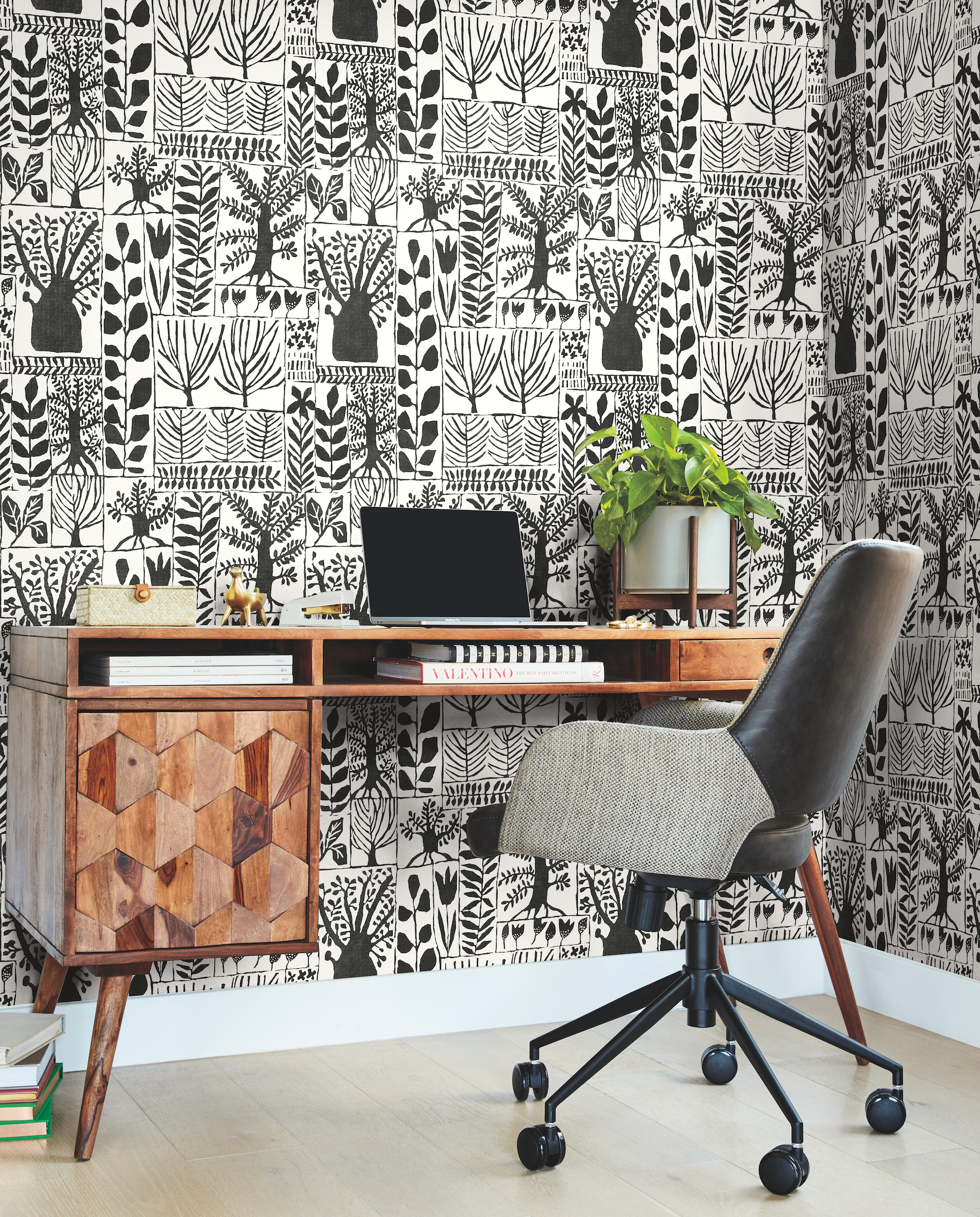 Primitive Trees Black & White Wallpaper