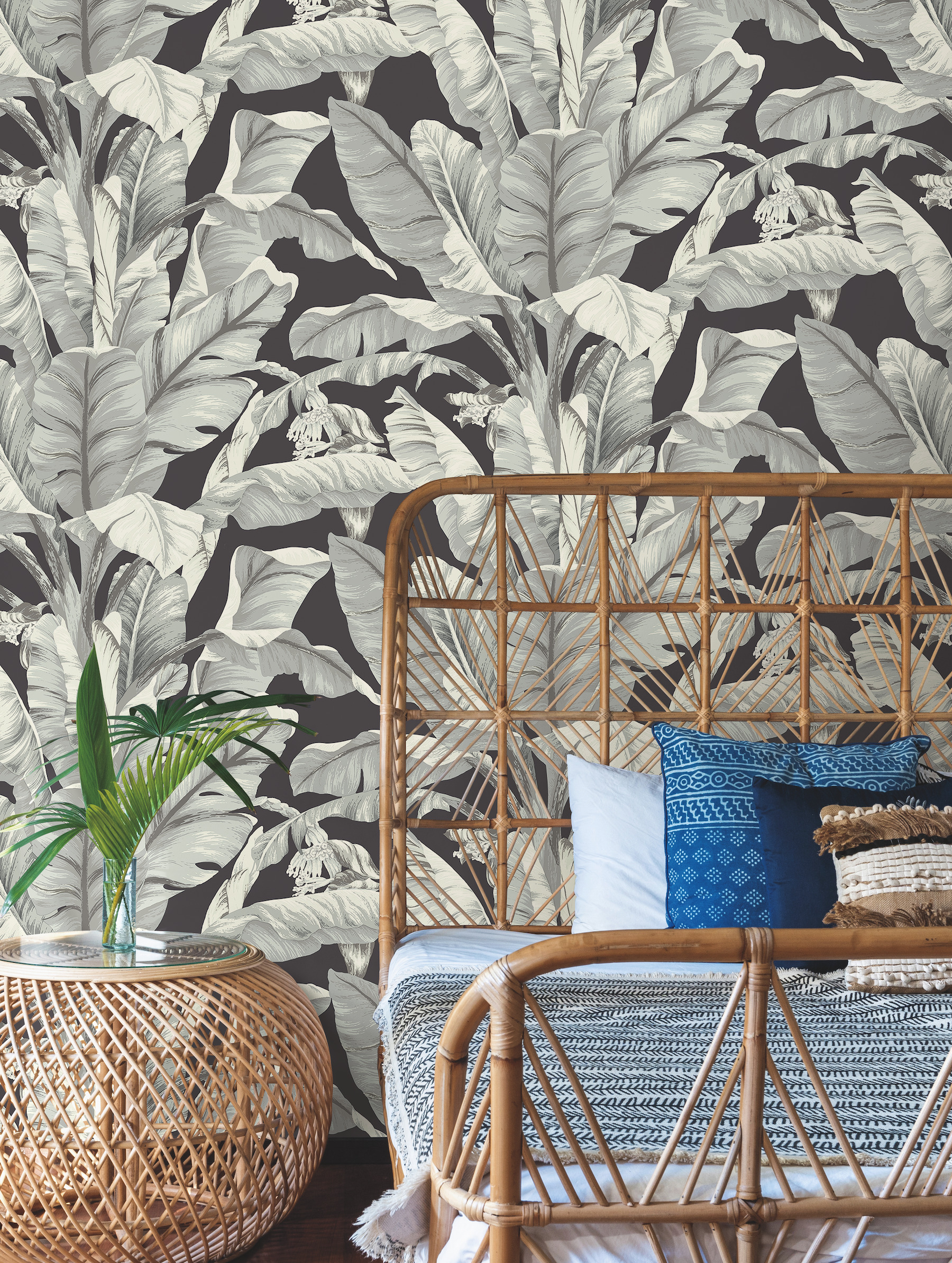 Banana Leaf Black & White Wallpaper