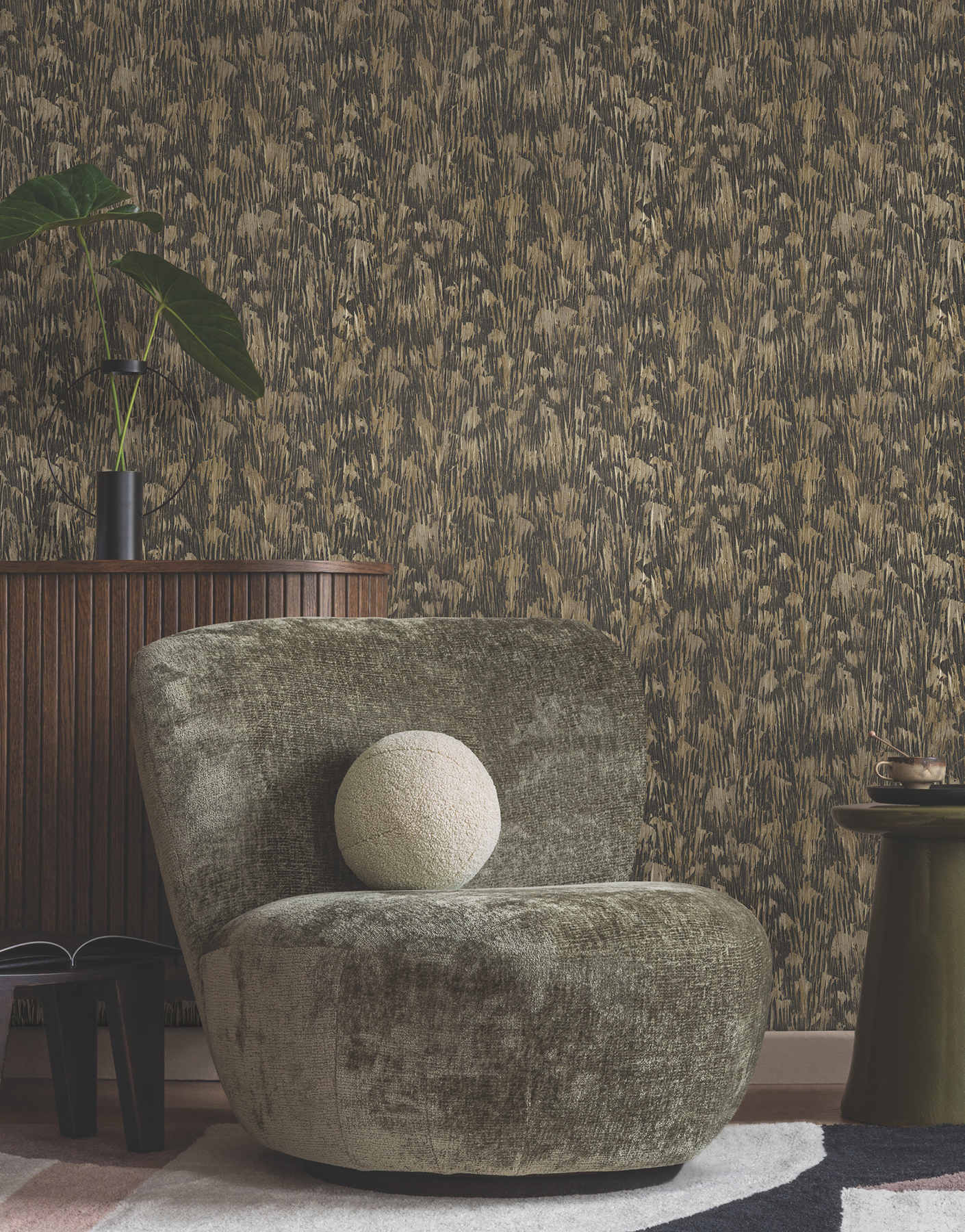 Gilded Plume Black Wallpaper