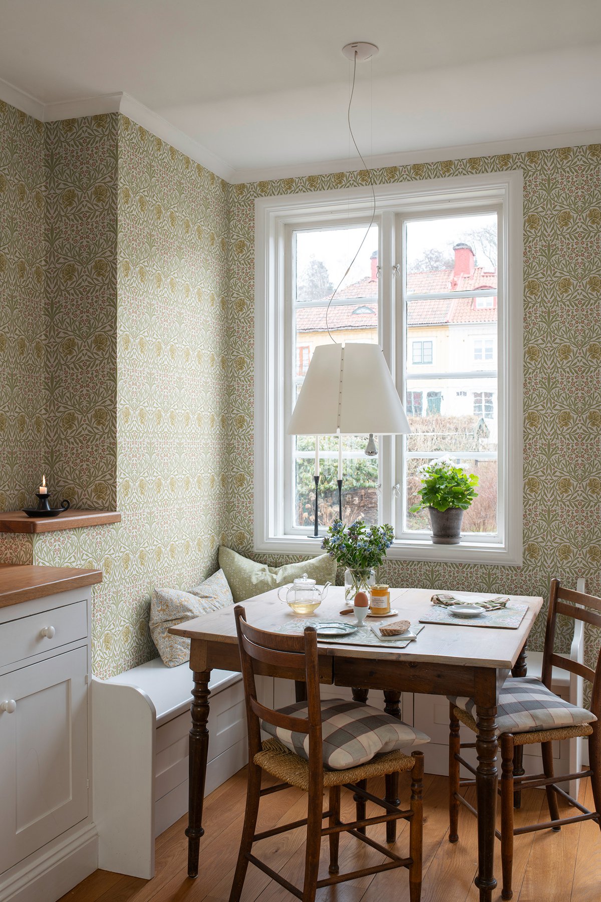 Oxford Union Yellow Floral Vines Wallpaper