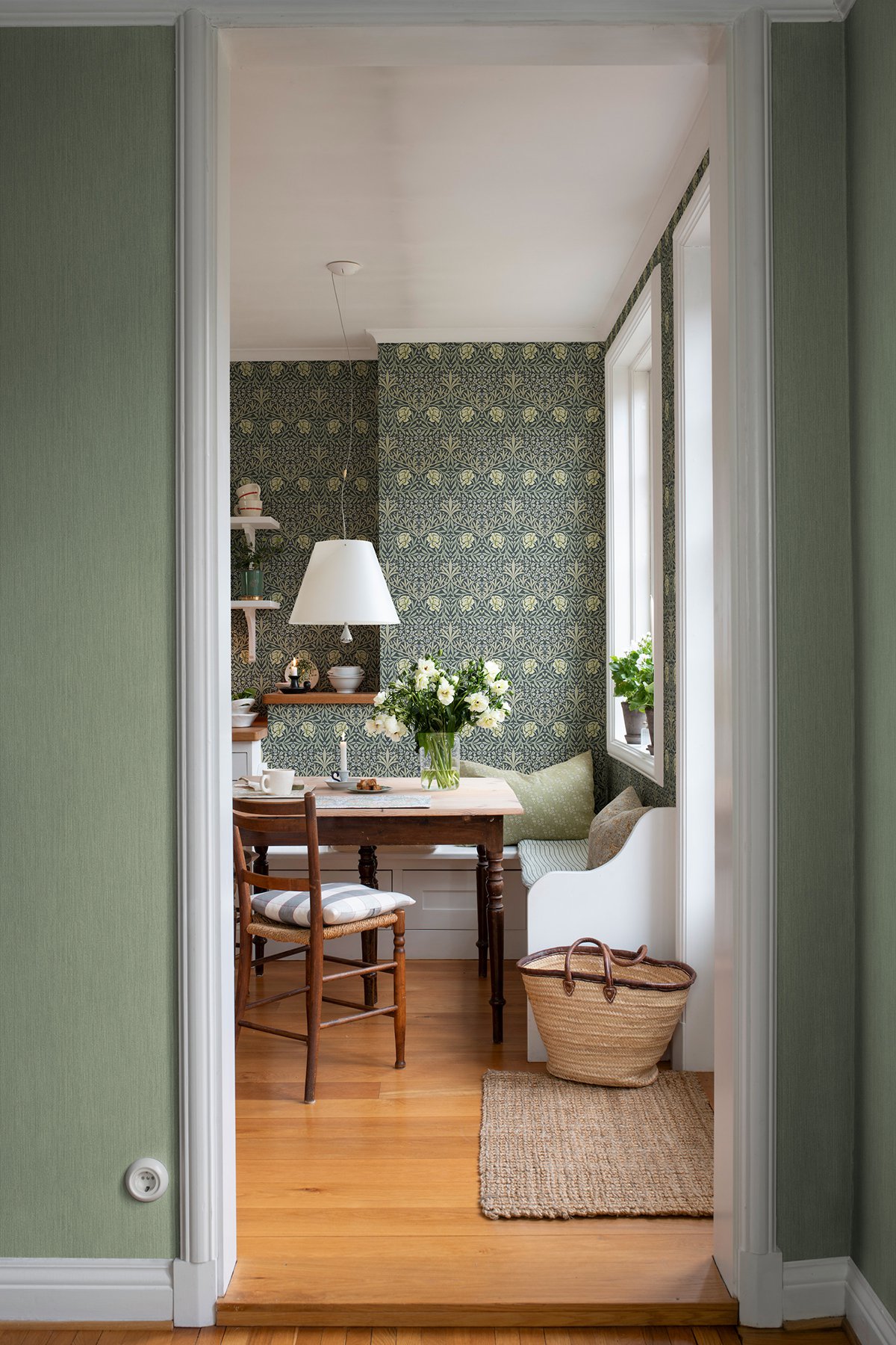 Oxford Union Sea Green Floral Vines Wallpaper