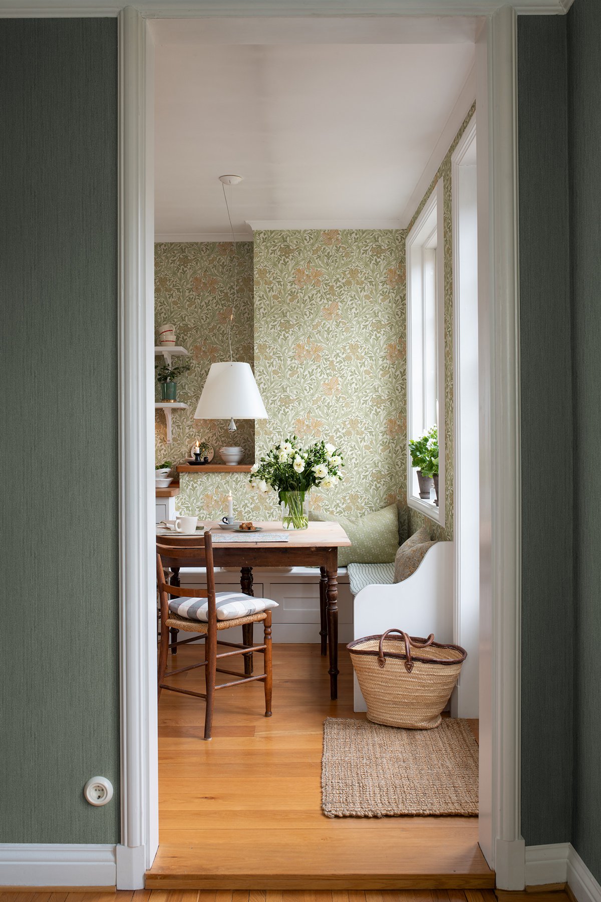Iris Light Green Wild Gardens Wallpaper