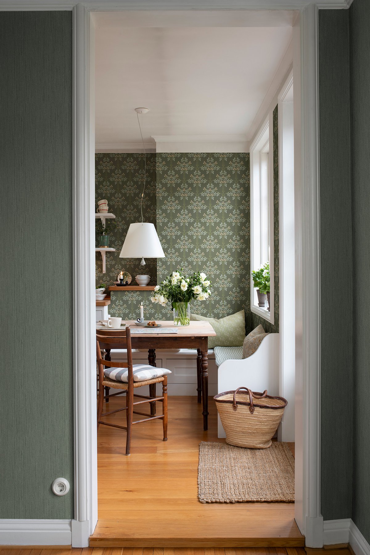Blackberry Grey Vine Trellis Wallpaper