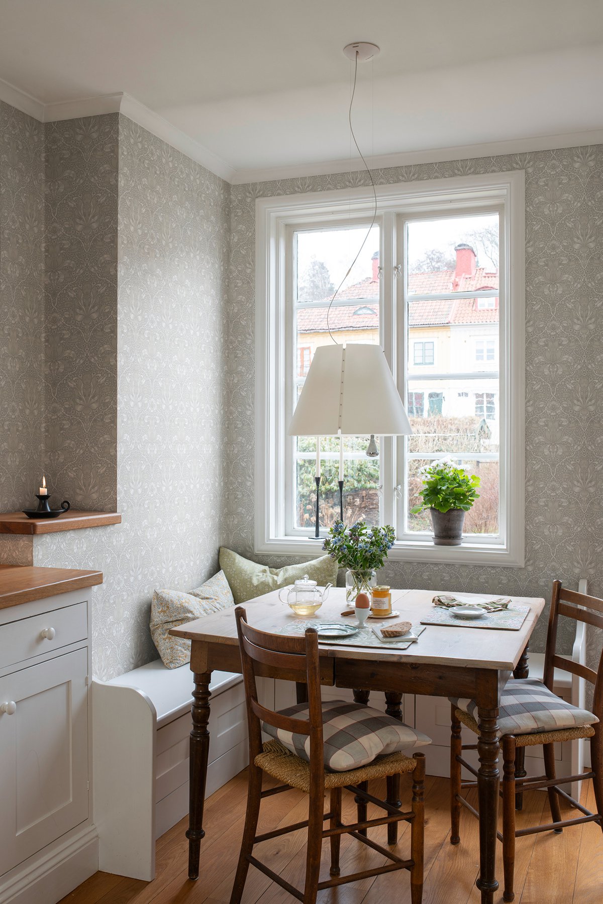 Spring Thicket Dove Tulip Damask Wallpaper