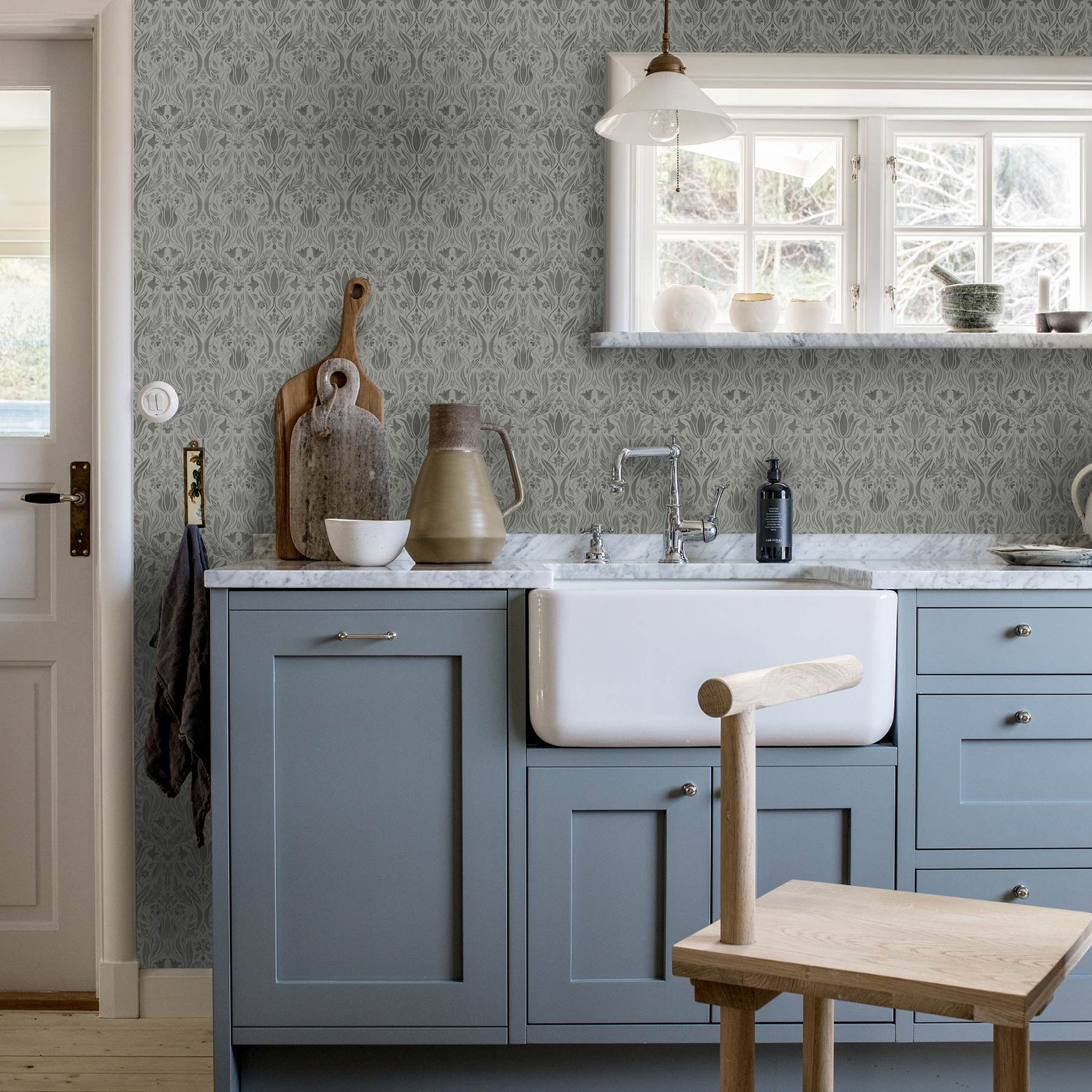 Ludvig Dark Grey Floral Ogee Wallpaper