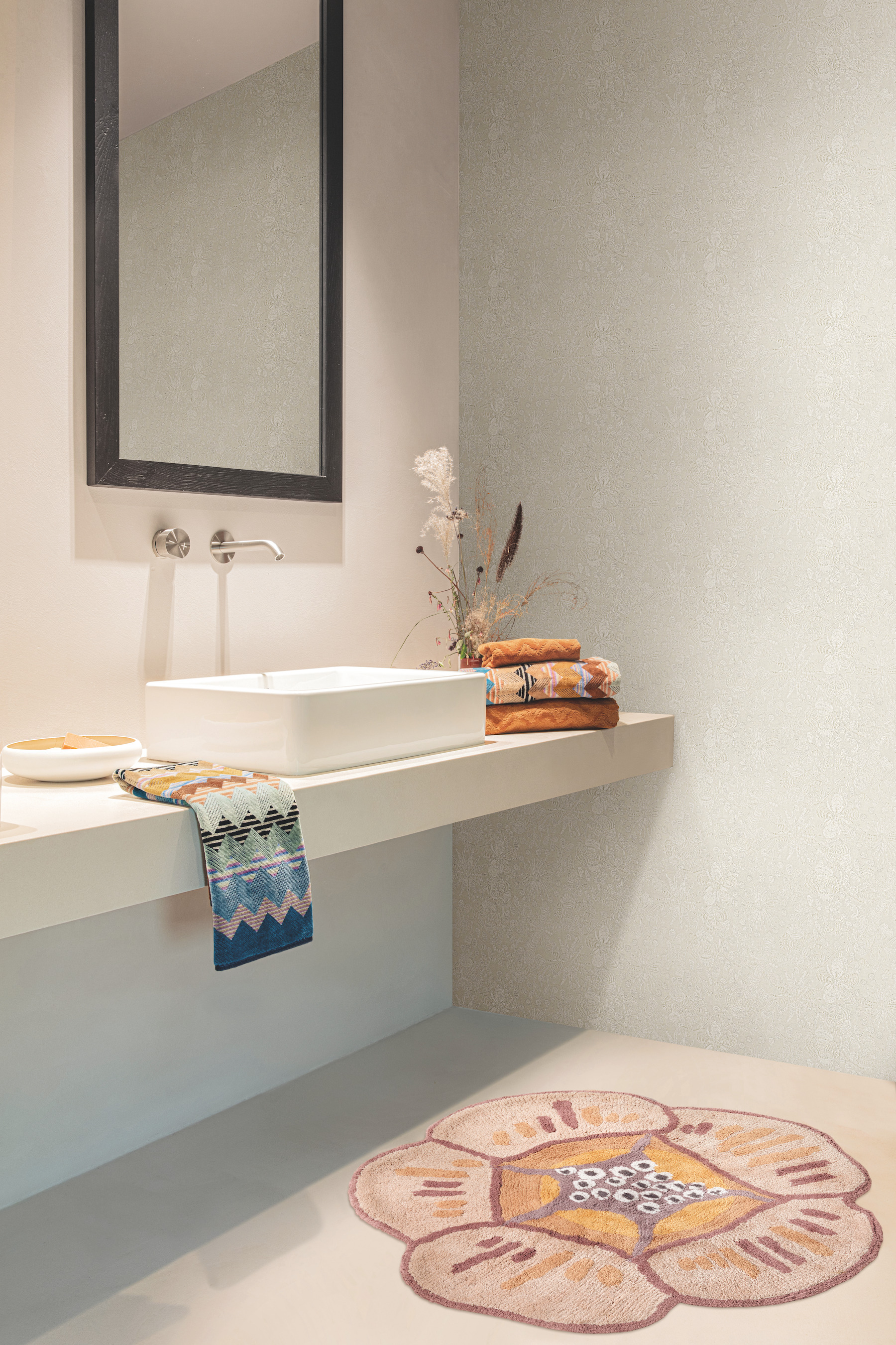 Magic Garden Cream Wallpaper