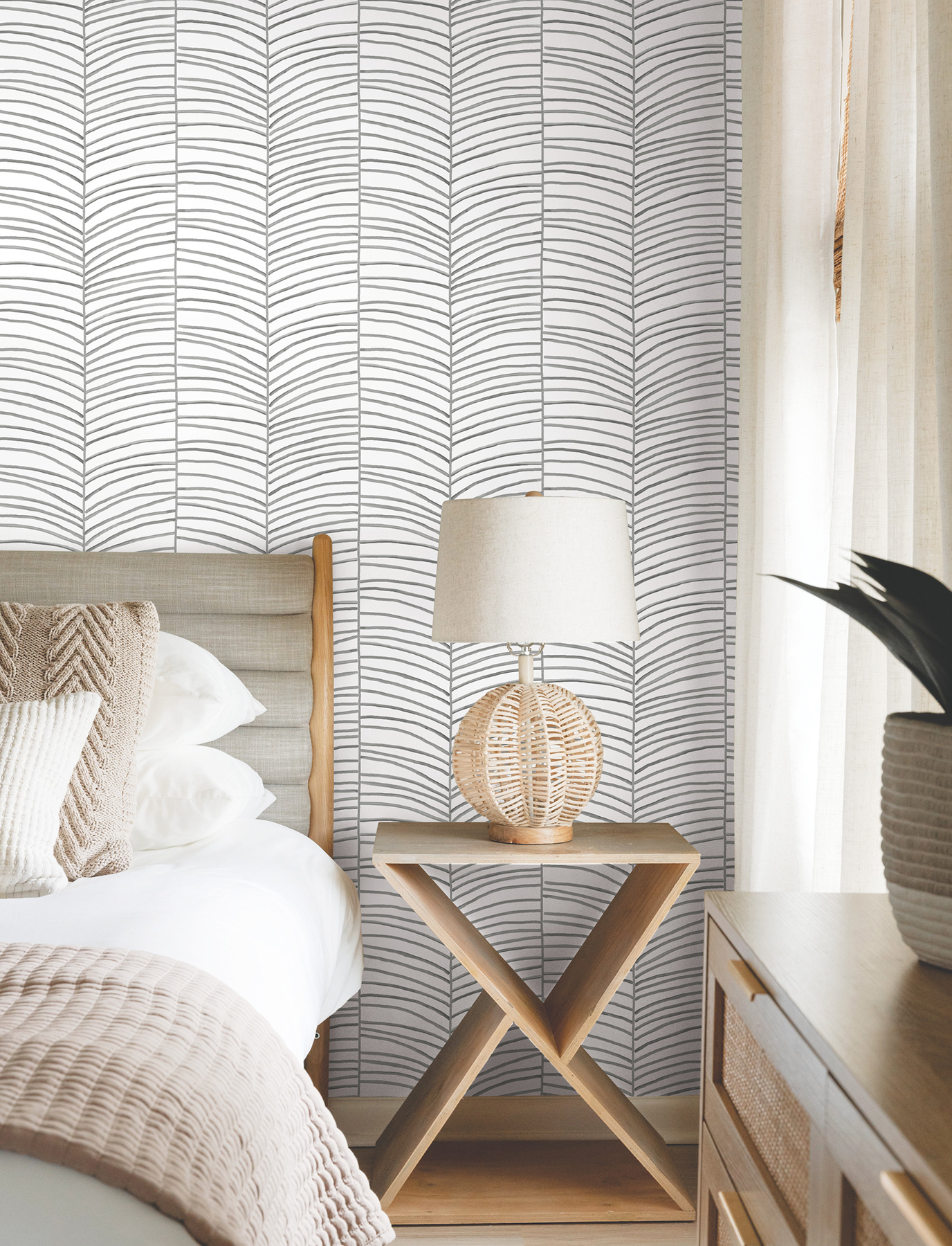 Cascade Palm Chevron Onyx Wallpaper