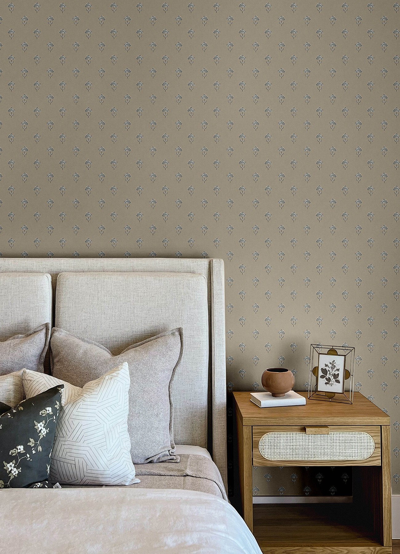 Surdiva Stone Floral Fan Wallpaper