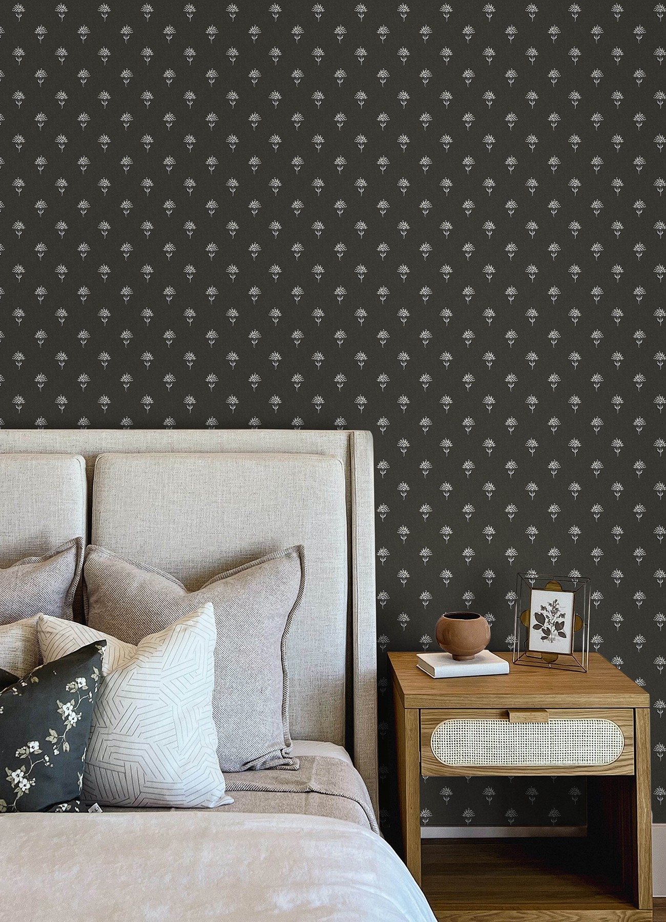 Surdiva Black Floral Fan Wallpaper