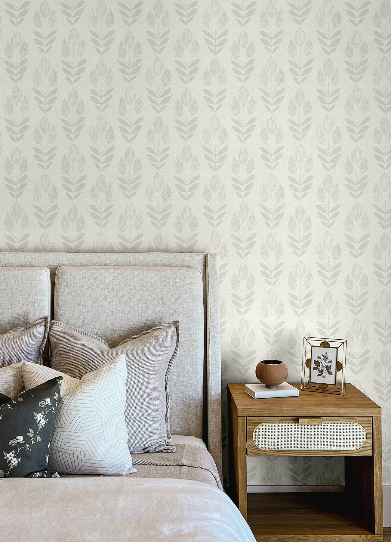 Garland Light Grey Block Tulip Wallpaper