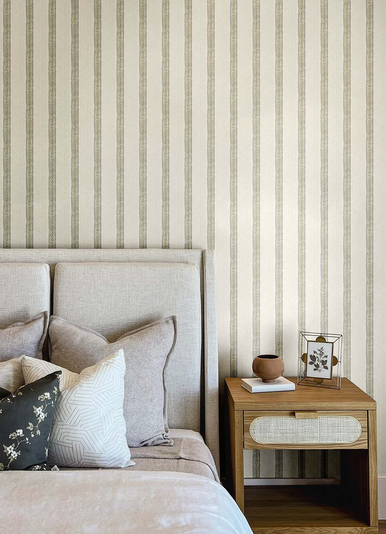 Mandevilla Green Vine Stripe Wallpaper