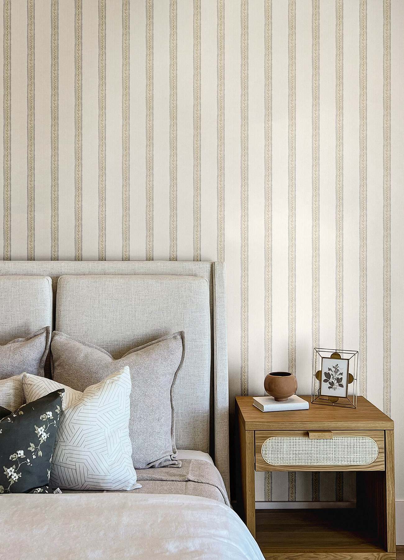 Mandevilla Honey Vine Stripe Wallpaper
