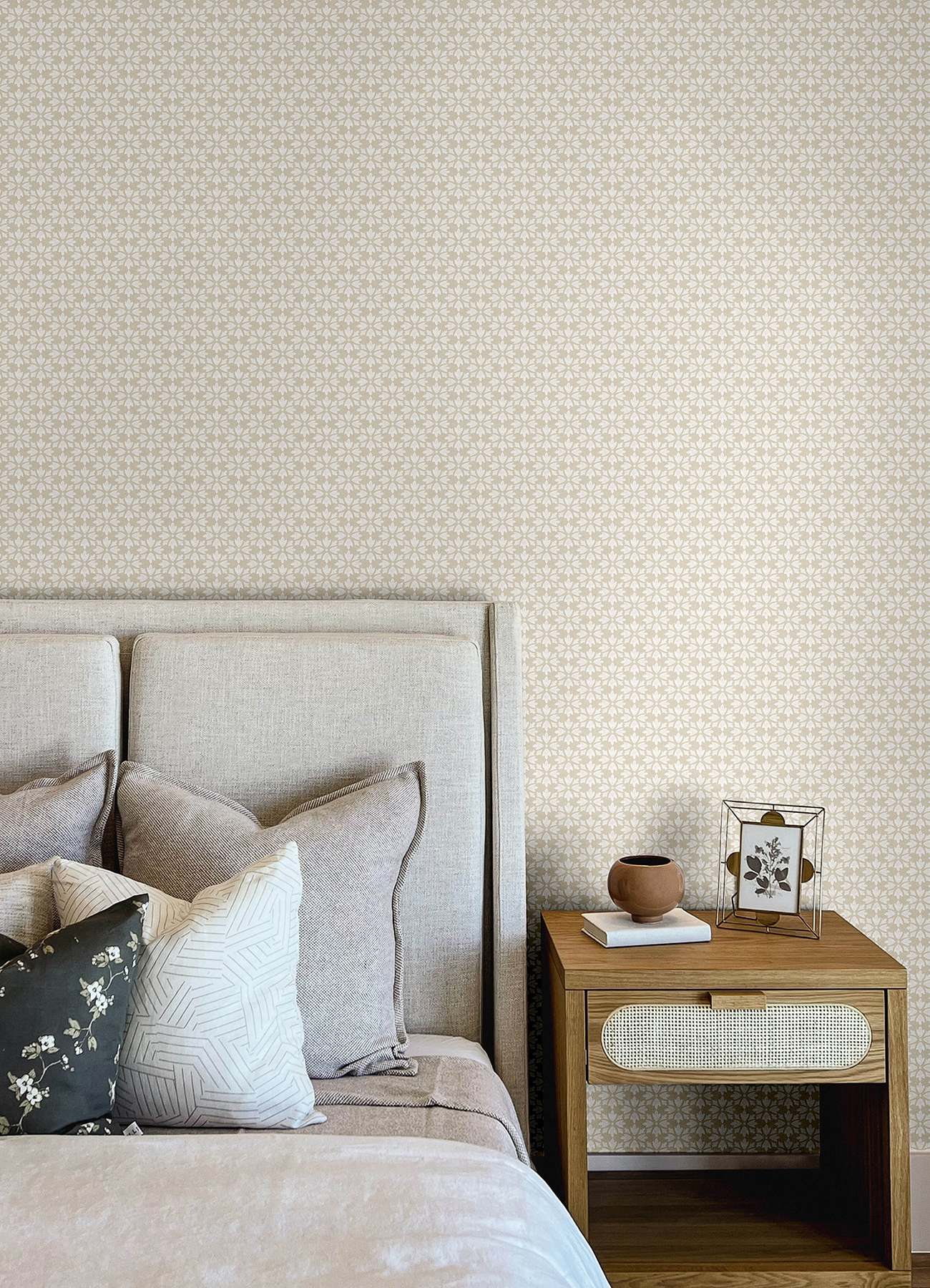 Phlox Grey Floral Stamp Wallpaper