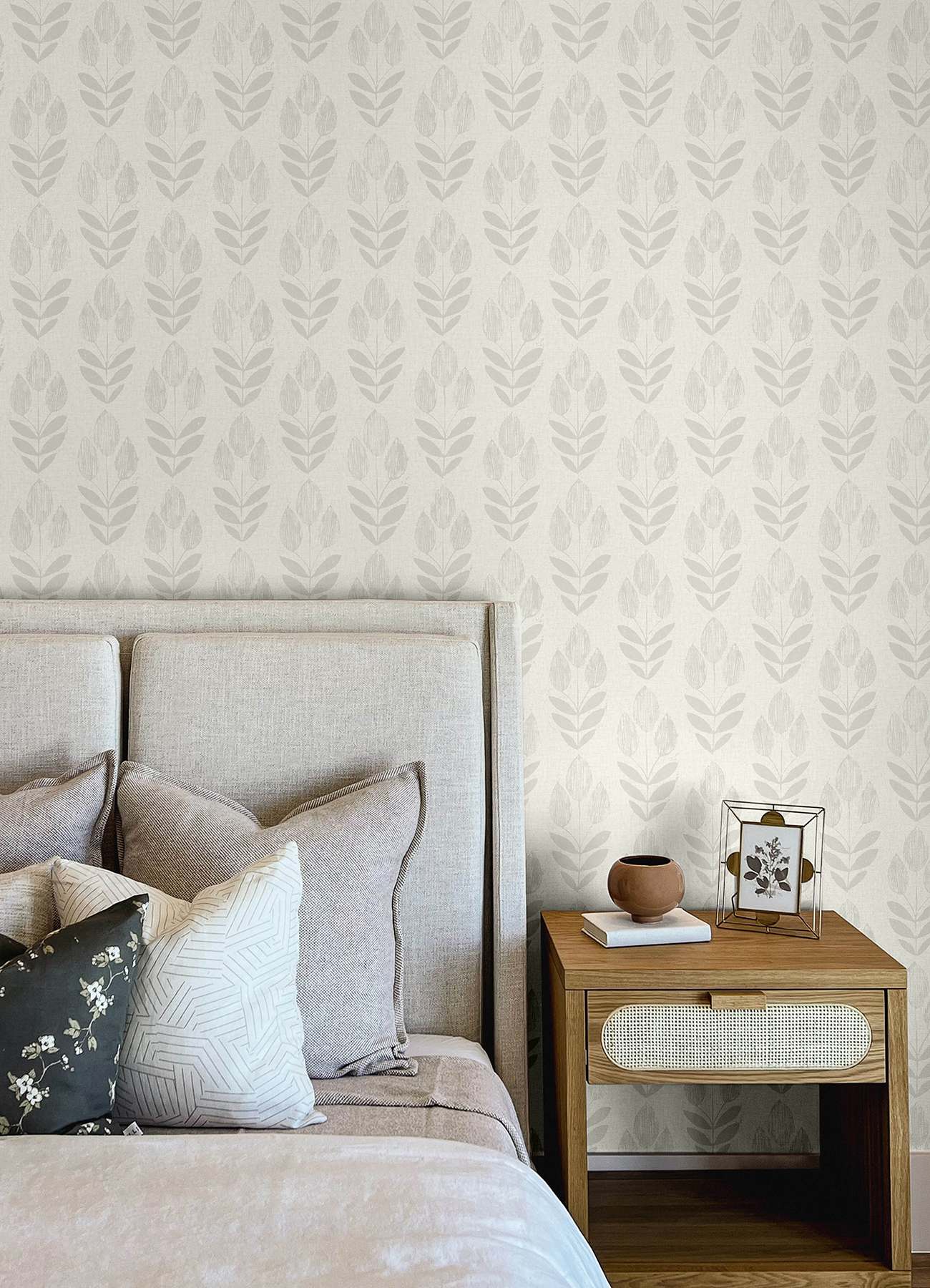 Garland Light Grey Block Tulip Wallpaper