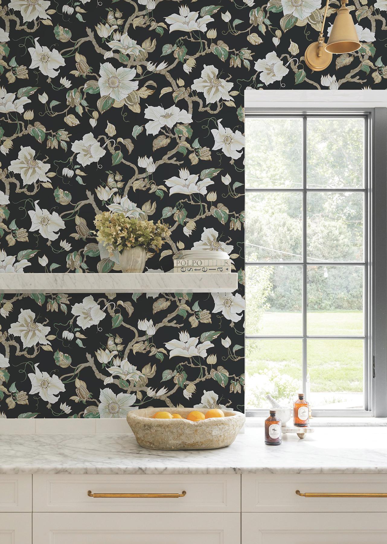 Marguerite Vine Black Wallpaper