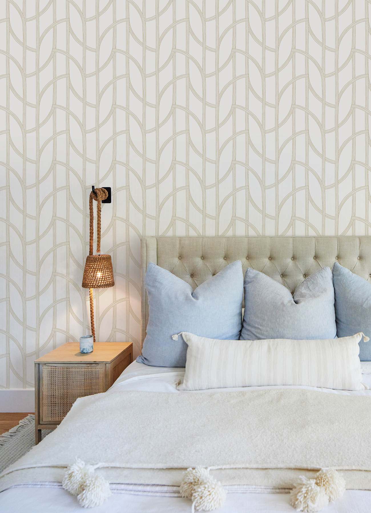 Salvo Gold Curved Contours Wallpaper