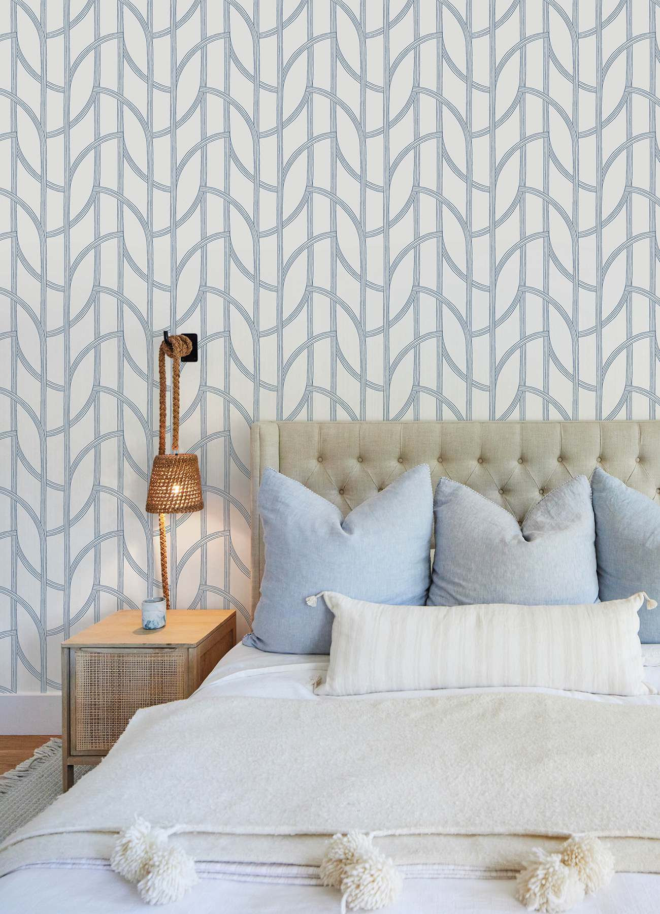 Salvo Navy Curved Contours Wallpaper