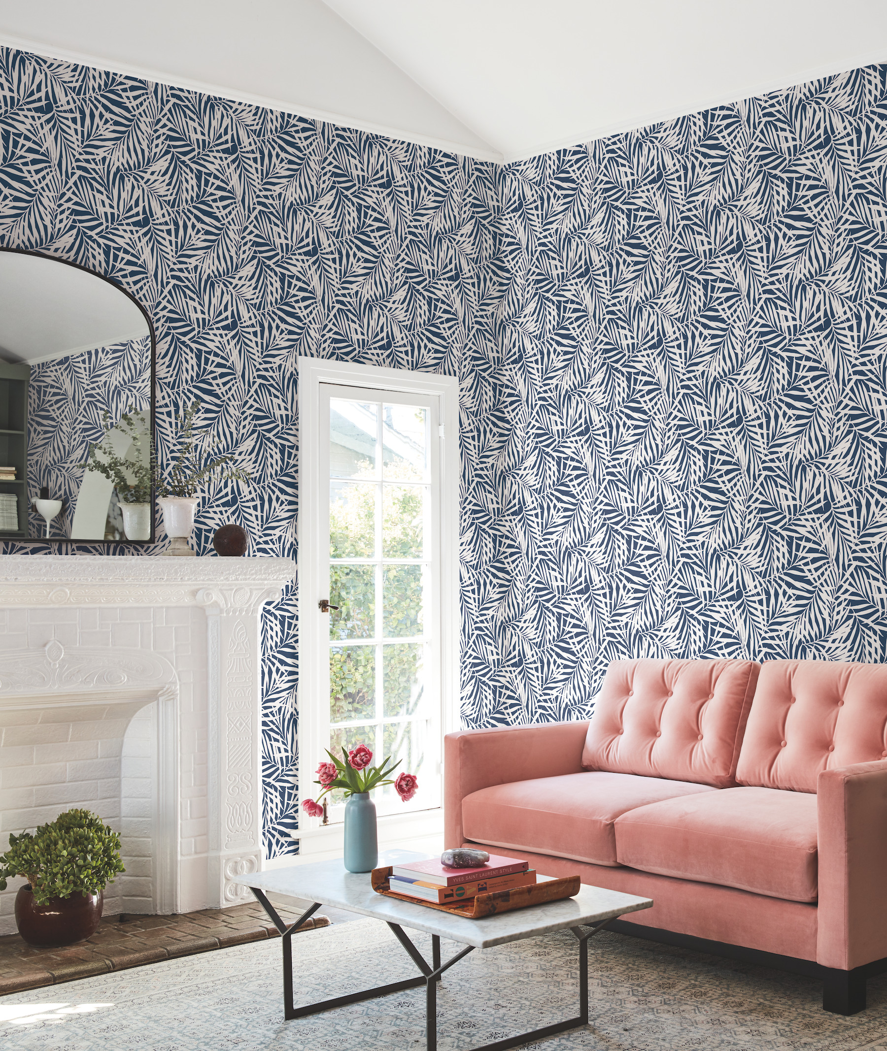 Oahu Fronds Navy & White Wallpaper